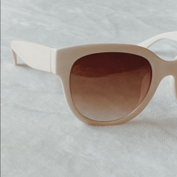 Feelin’ Good Sunglasses. - Picture 2 of 3